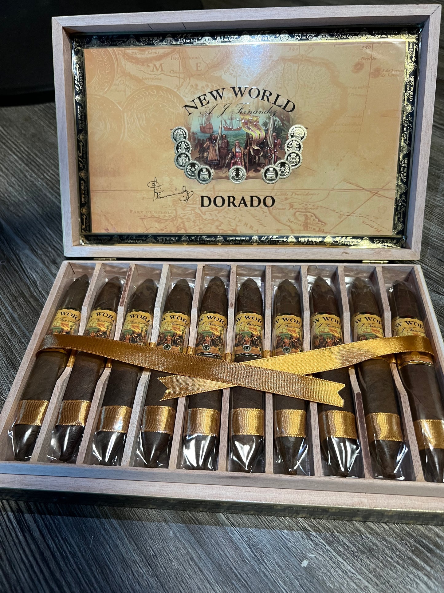 Aj Fernandez New World Dorado-Figurado